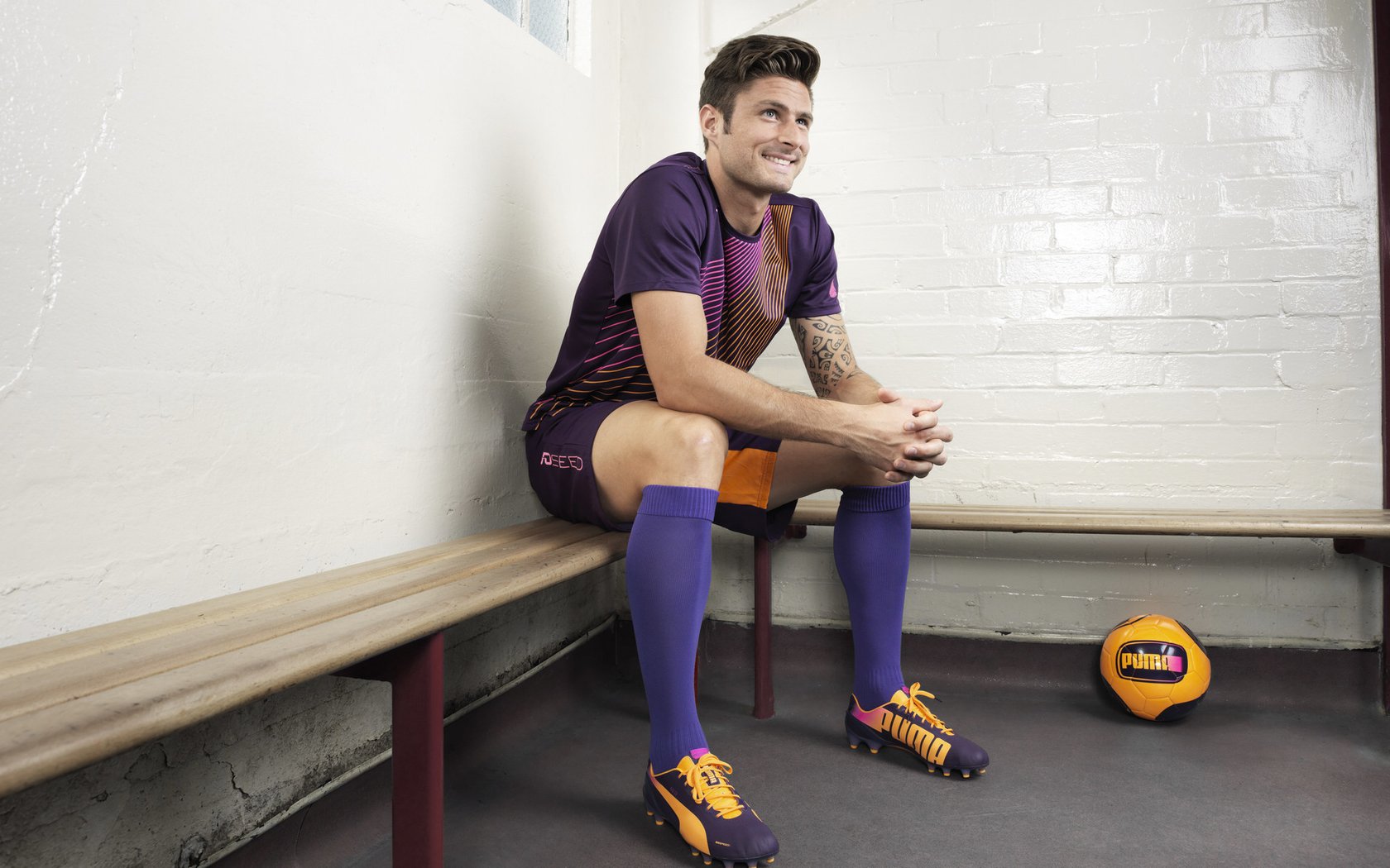 爱游戏娱乐-维达德卡萨布兰卡主场气氛堪比欧洲豪门，球迷热情高涨，达维德卡拉布里亚