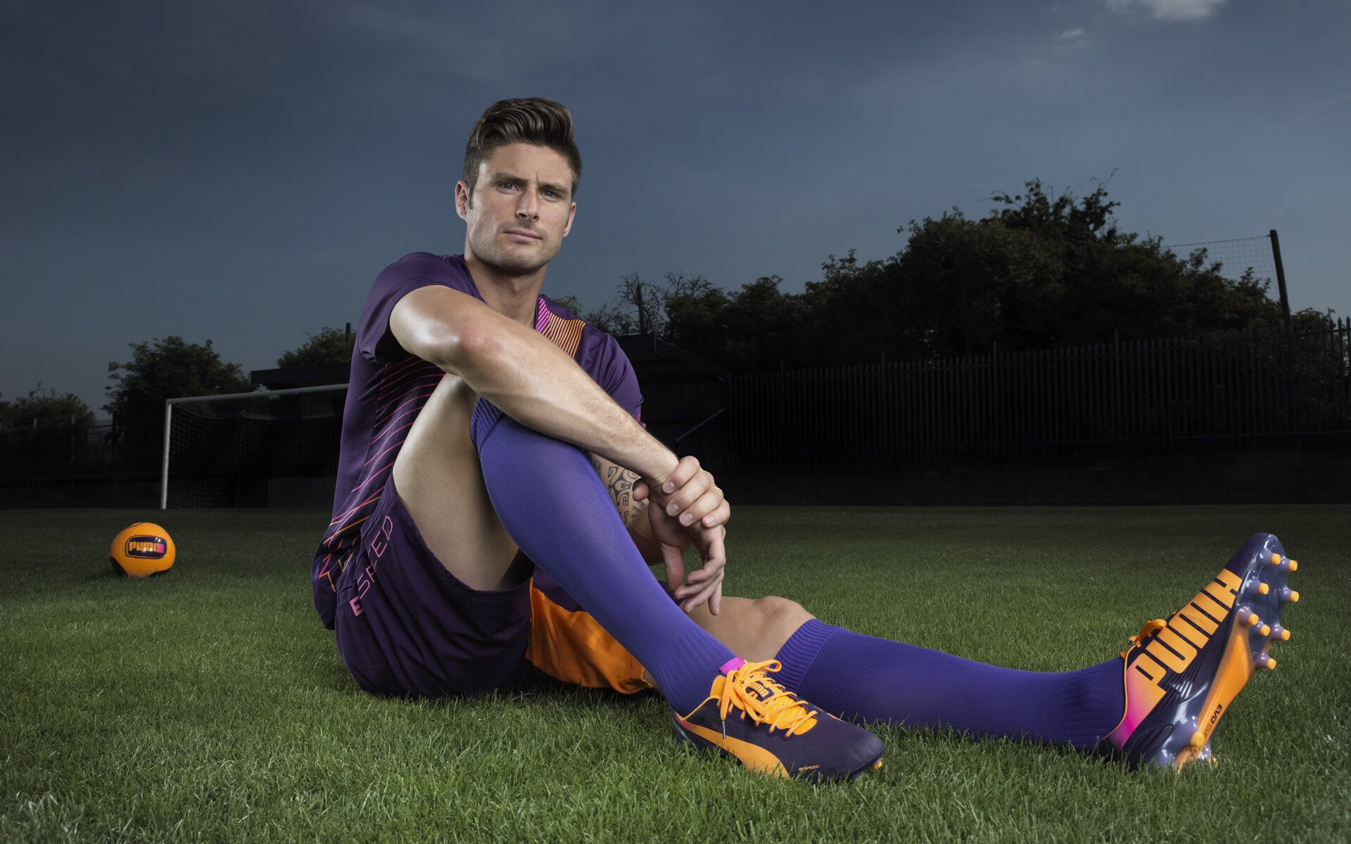 “罕见奇观：场上场下令人难以置信的趣味”，场上什么意思