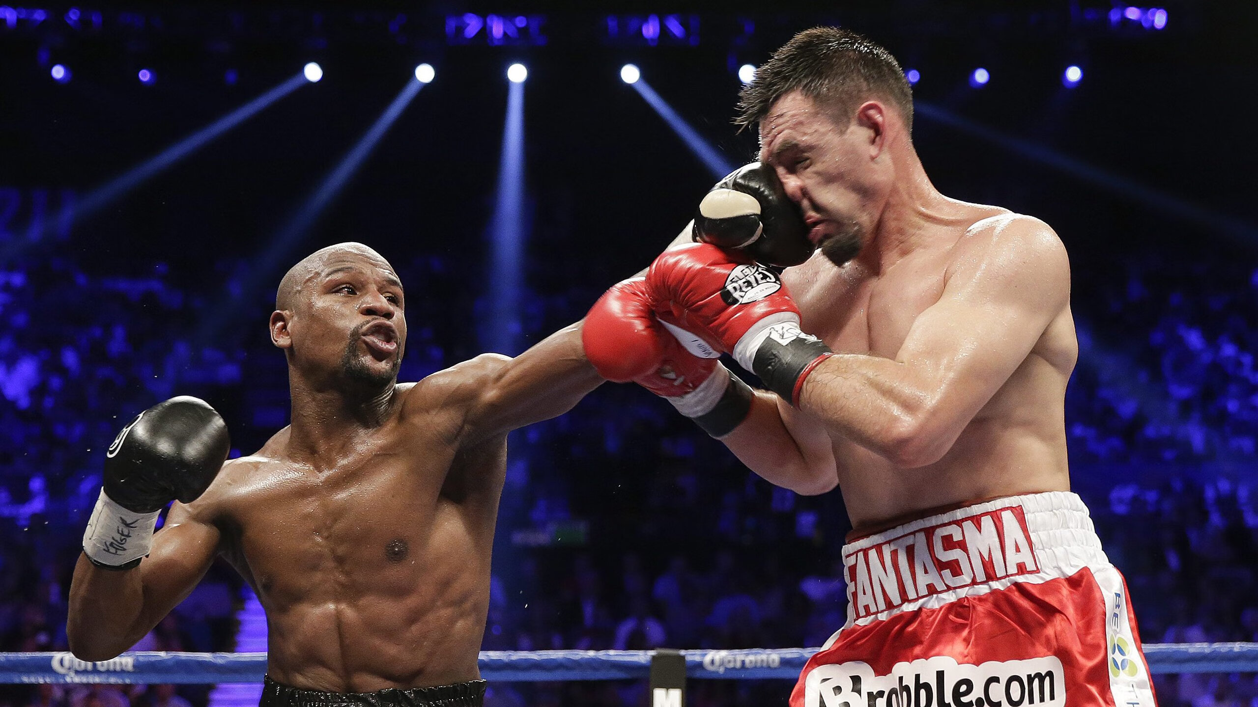 花式表演：赛场上的酷炫篮球技能，花式篮球表演队