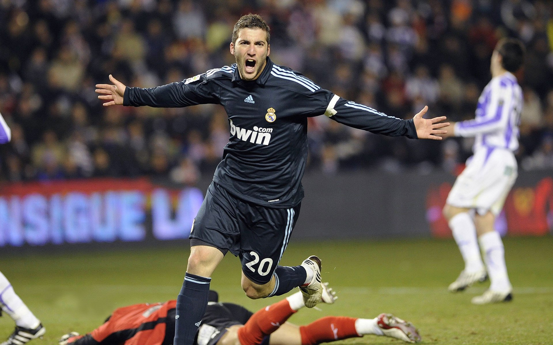 荒野追逐：极致越野赛道上的勇士角逐，荒野追击下载