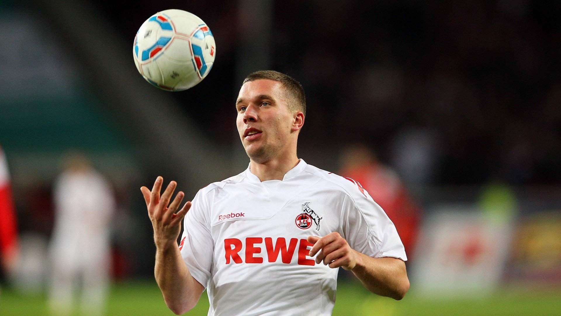 AYX体育-足球运动进社区活动覆盖全国百城，社区足球队